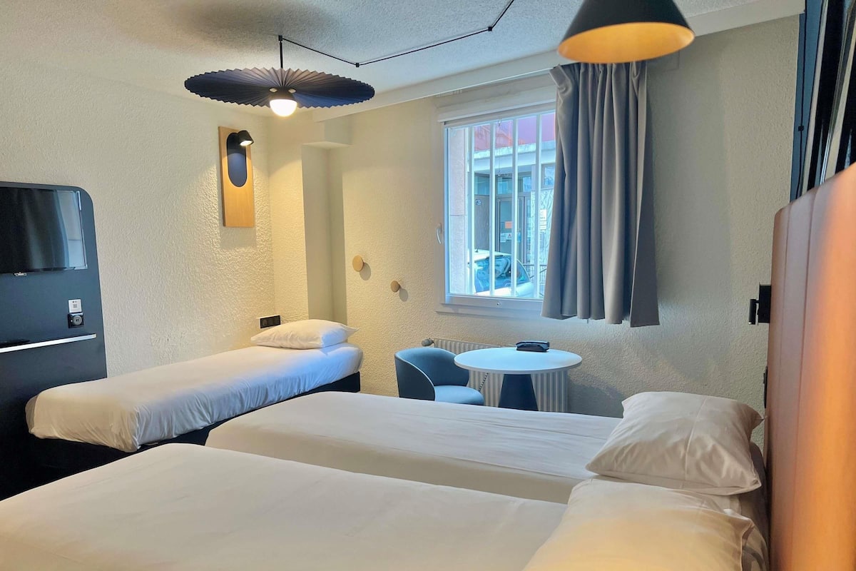 In-room safe, desk, soundproofing, iron/ironing board