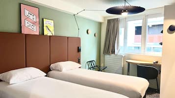 Safe på rommet, skrivebord, lydisolert og strykejern/-brett
