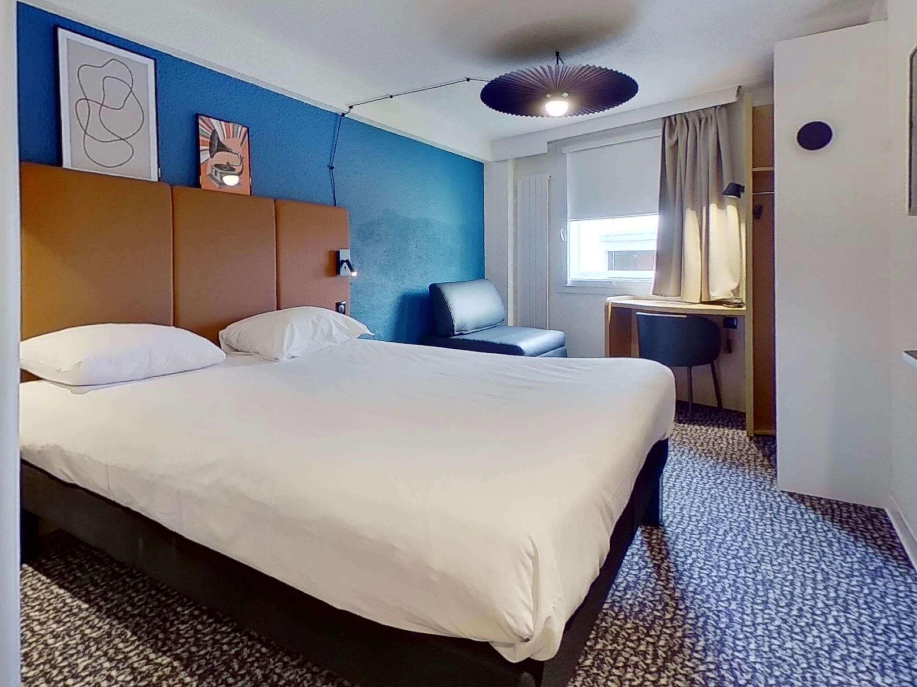 Triple Room, 1 Double Bed with Sofa bed | In-room safe, desk, soundproofing, iron/ironing board