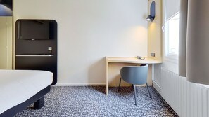 Habitación estándar doble, 1 cama doble | Caja fuerte, escritorio, sistema de insonorización
