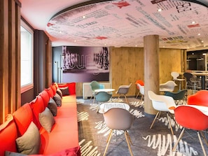 客房内保险箱、办公桌、隔音、熨斗/熨板