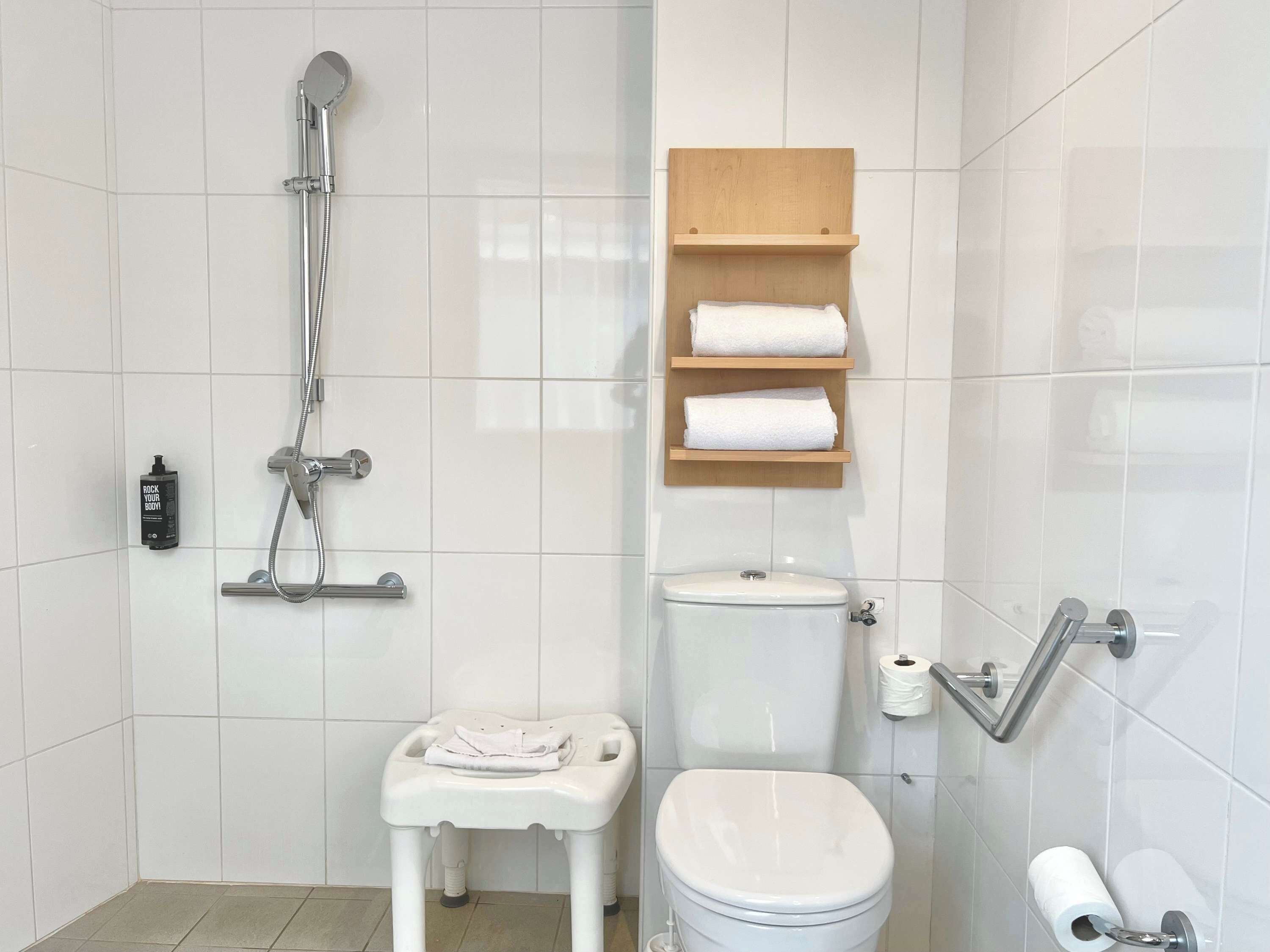 triple room, 1 double bed with sofa bed | bathroom | combined shower/bathtub, eco-friendly toiletries, hair dryer, towels