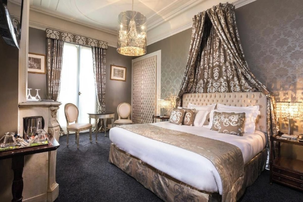Premium bedding, minibar, in-room safe, desk