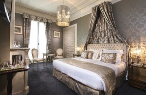 Deluxe Room | 1 bedroom, premium bedding, minibar, in-room safe