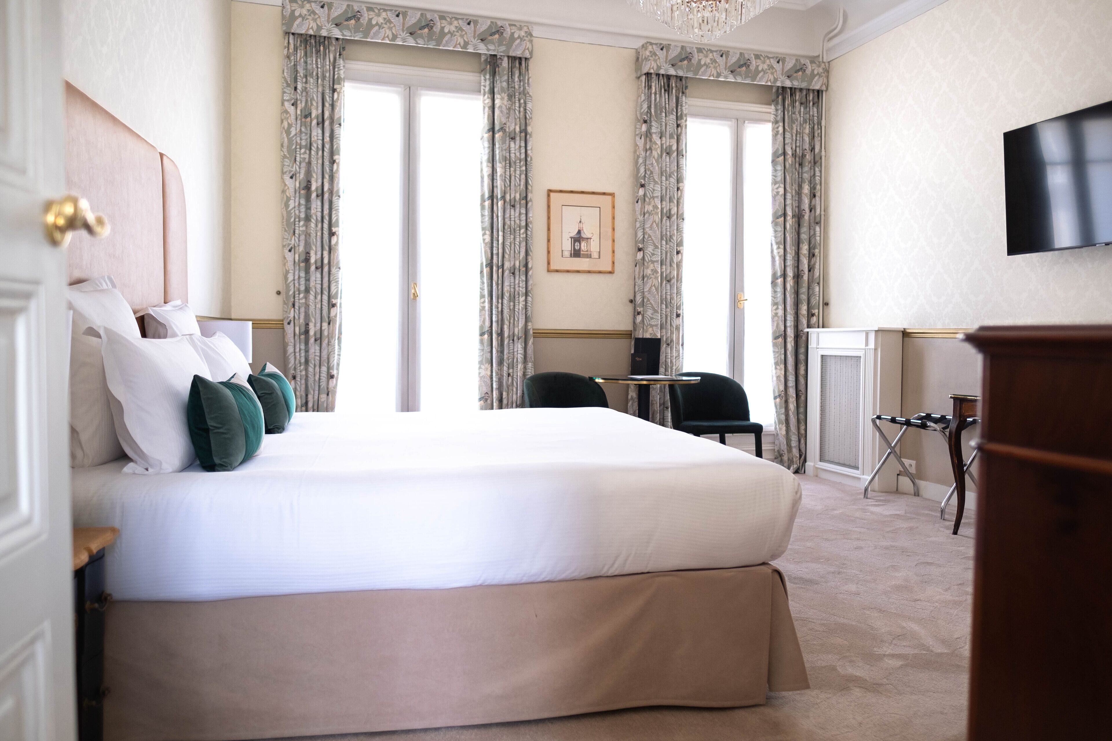 junior suite | premium bedding, minibar, in-room safe, desk