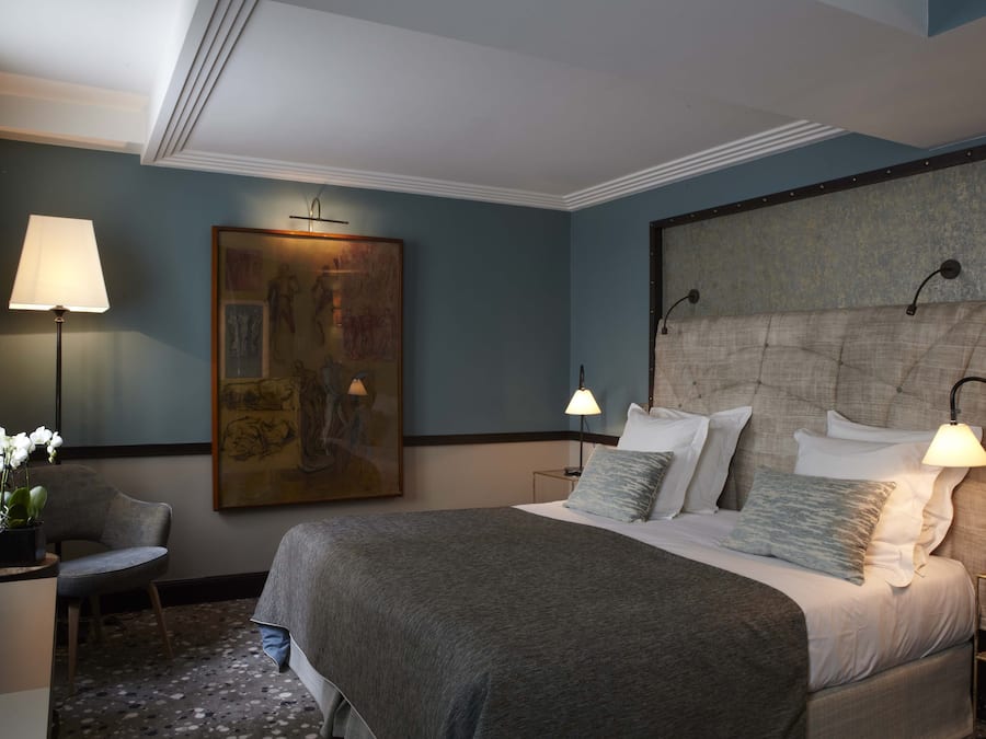 Habitación ejecutiva, planta baja | Ropa de cama de alta calidad, caja fuerte, escritorio