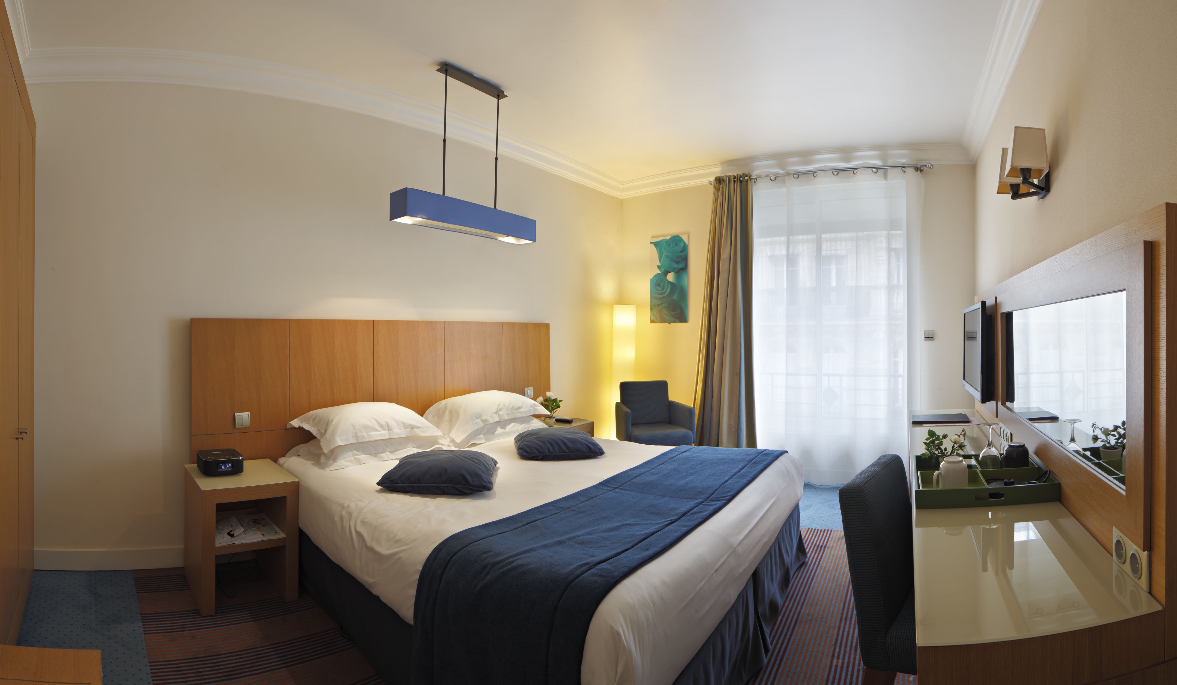 superior double room, 1 double bed, bathtub | in-room safe, desk, iron/ironing board, free wifi