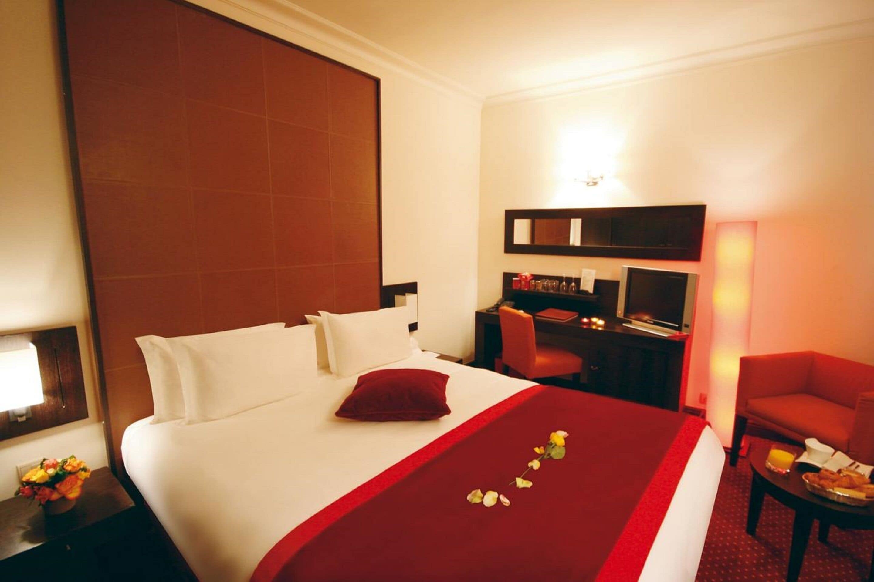 in-room safe, desk, iron/ironing board, free wifi