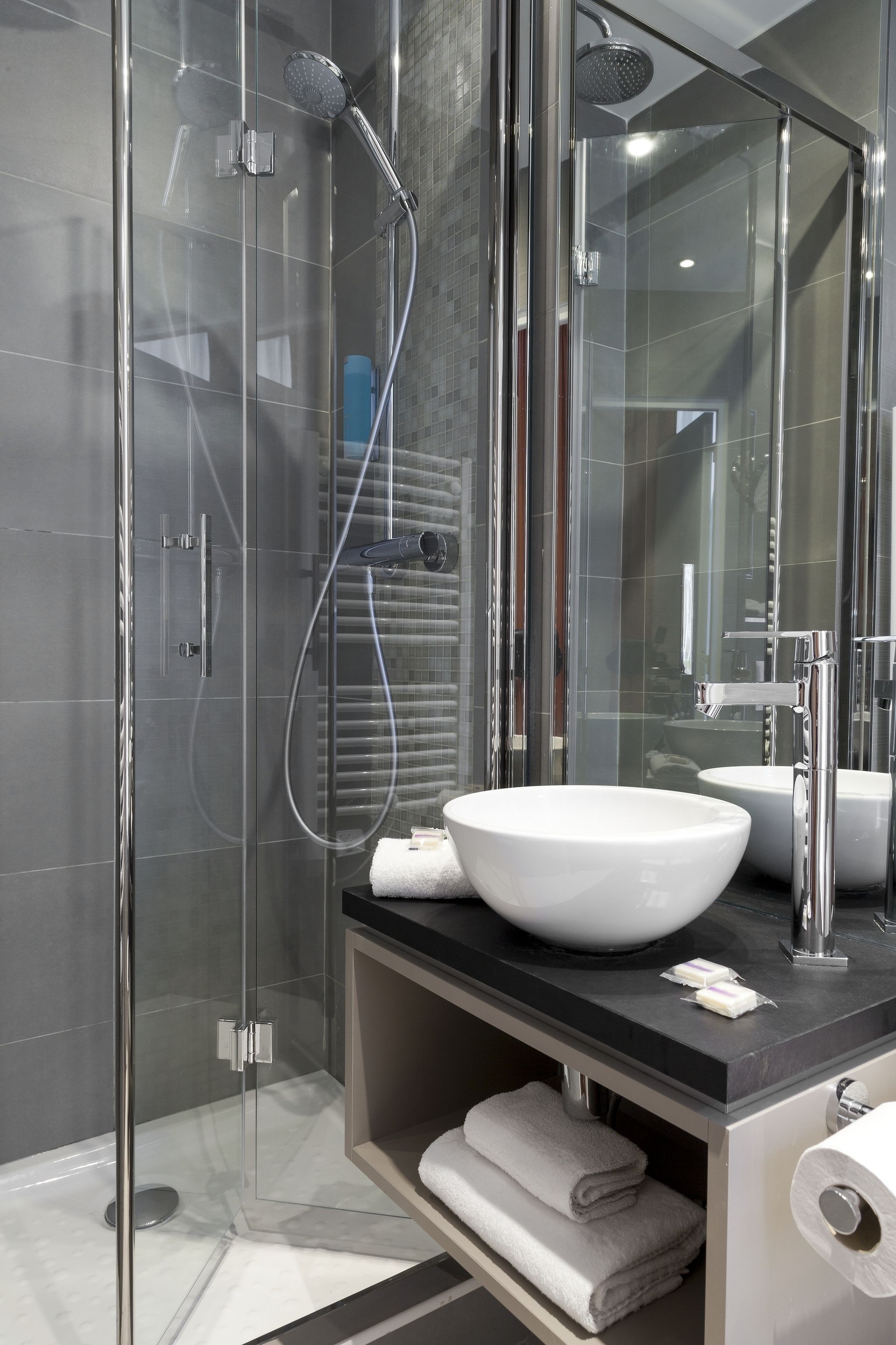 shower, free toiletries, hair dryer, towels