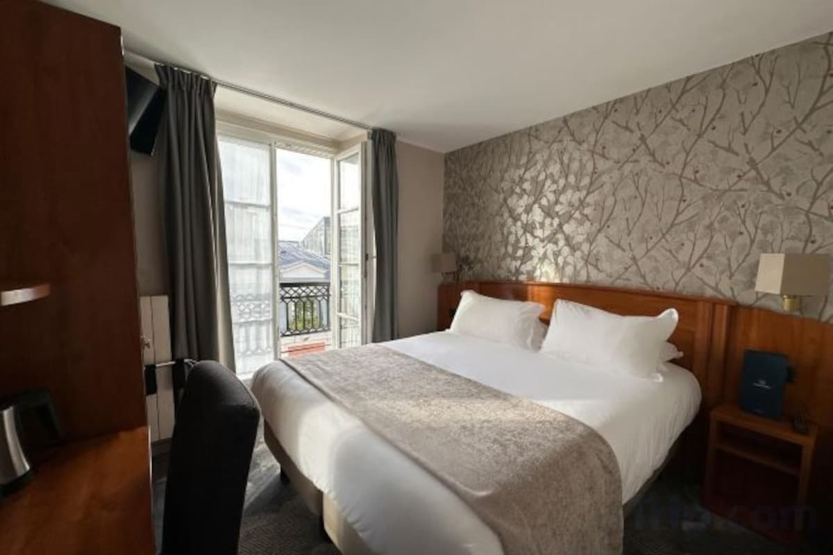 In-room safe, desk, iron/ironing board (on request), WiFi (free)