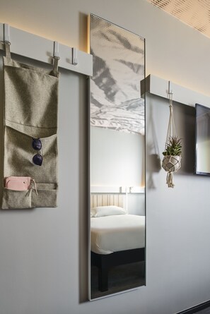 Skrivebord, skrivebord for bærbar PC, lydisolert og wi-fi (inkludert)