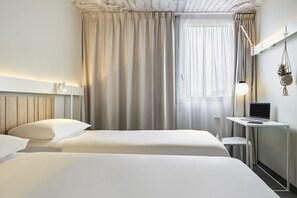 Habitación estándar, 2 camas individuales | Escritorio y espacio para trabajar con un portátil