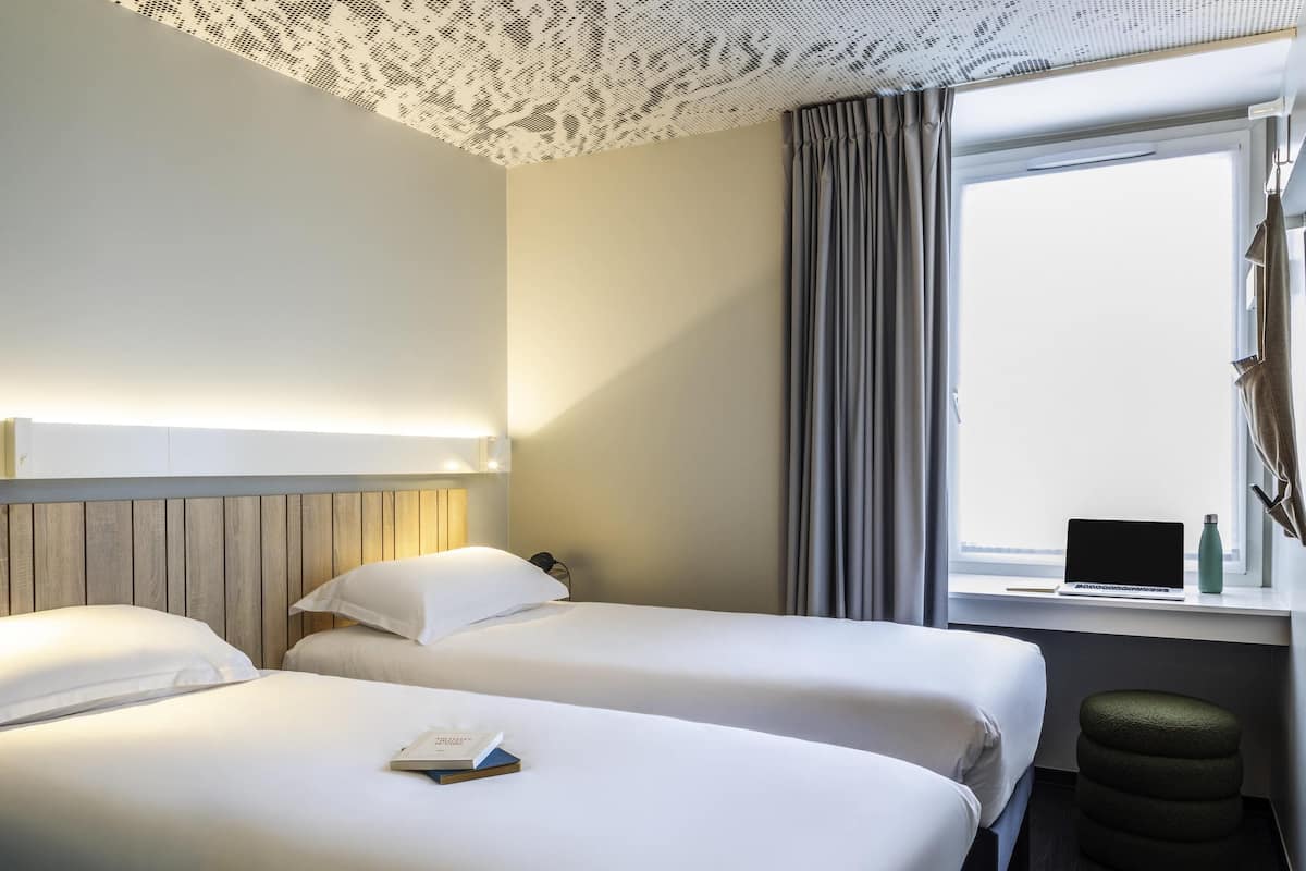 Standard Room, 2 Twin Beds | Desk, laptop workspace, soundproofing, WiFi (free)