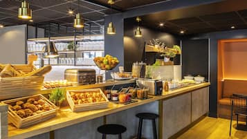 Daily buffet breakfast for a fee