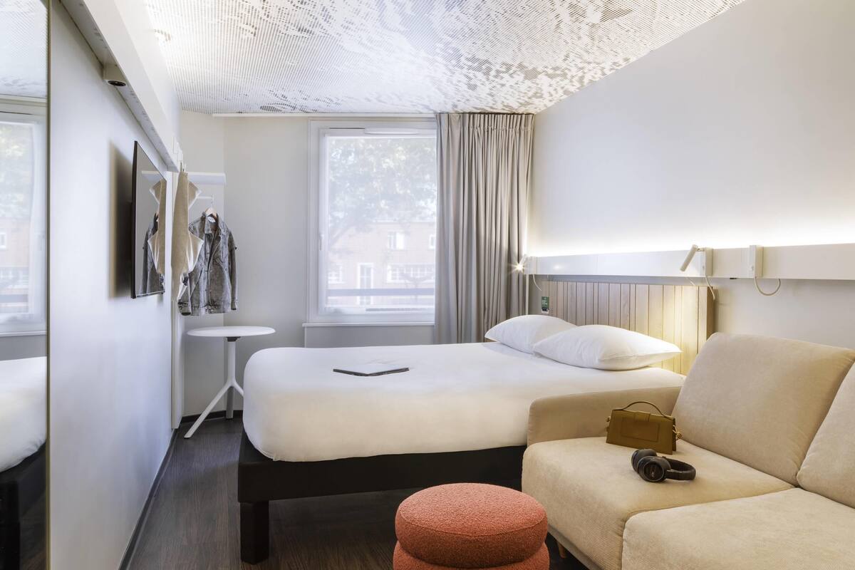 Standard Room, 2 Double Beds | Desk, laptop workspace, soundproofing, WiFi (free)