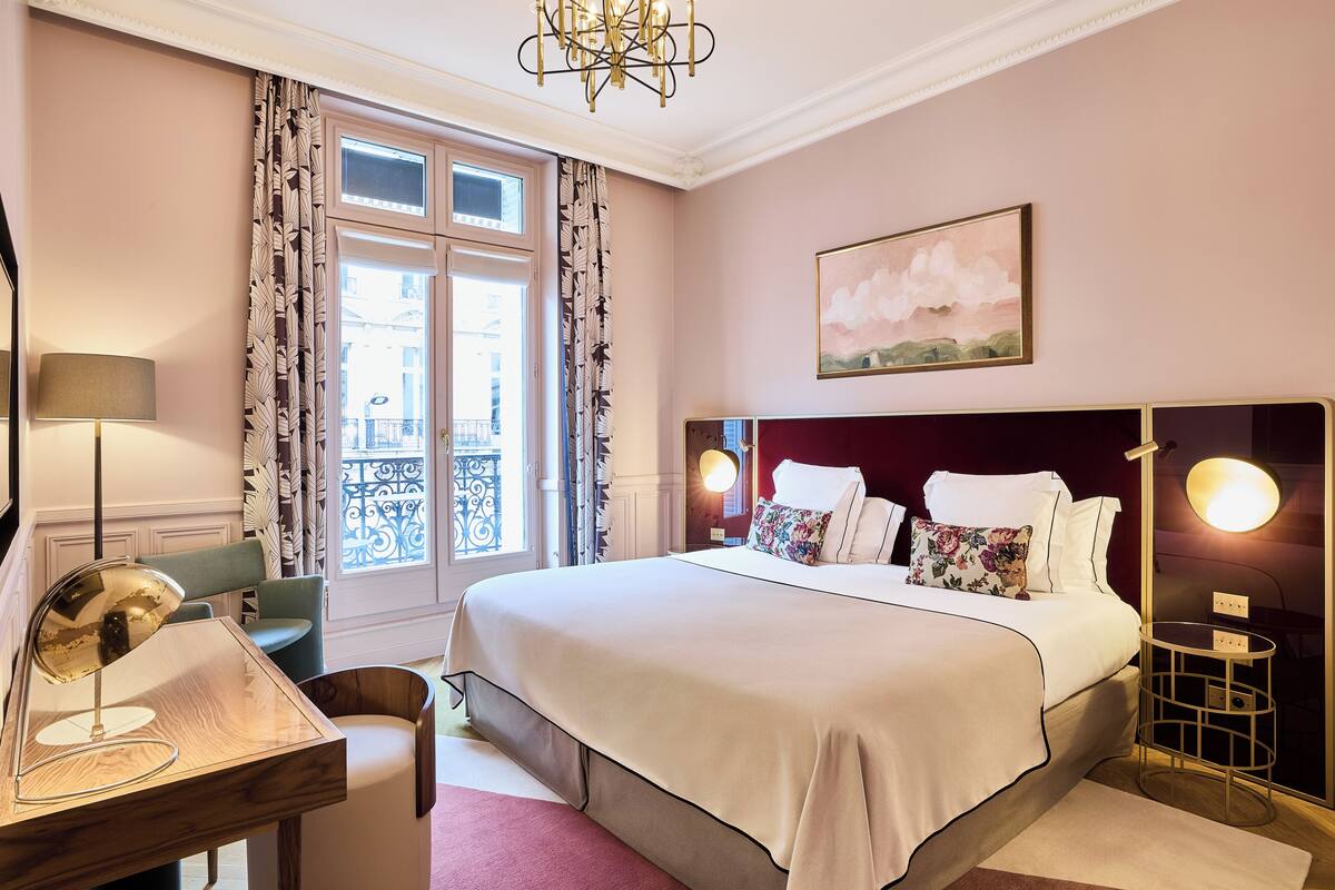 Chambre Supérieure, balcon | Bộ trải giường bằng vải cotton Ai Cập, bộ đồ giường cao cấp, minibar 