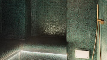 Espace de soins pour les couples, sauna, bain Ă remous, hammam