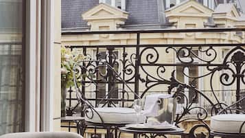 Deluxe Executive Balcony Eiffel Tower | Balcony
