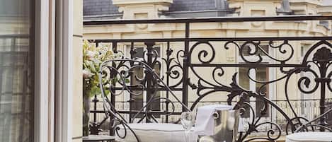 Deluxe Executive Balcony Eiffel Tower | Balcony