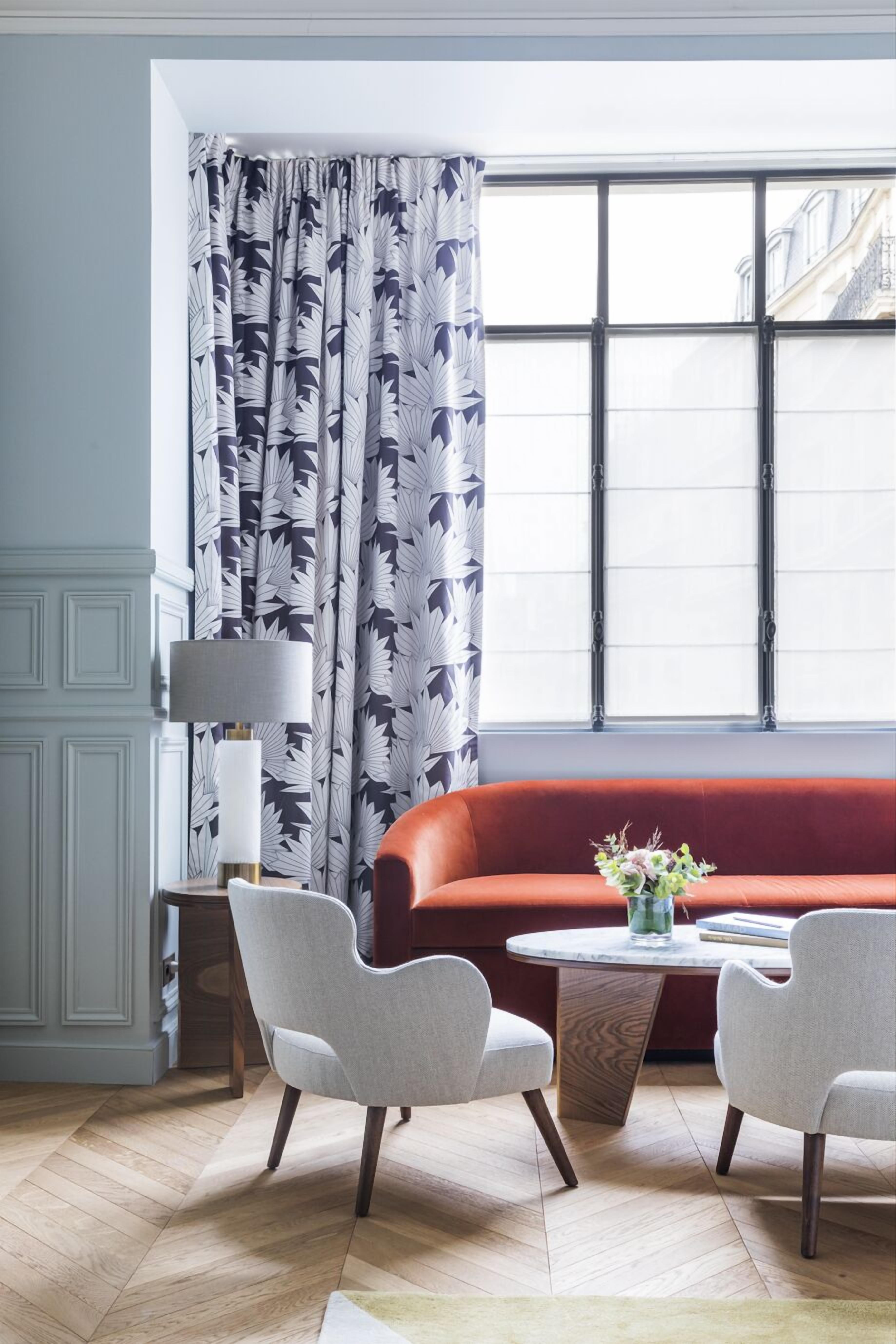 junior suite | living area | smart tv, pay films