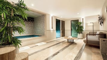 Couples treatment room(s), sauna, hot tub, steam room