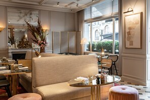 Breakfast, lunch, dinner served; French cuisine - Grand Powers (Paris)