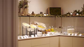 Sarapan bufet setiap hari (EUR 38 seorang)