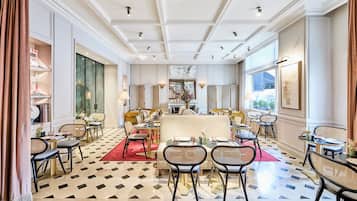 Frokost, lunsj og middag serveres, franske retter