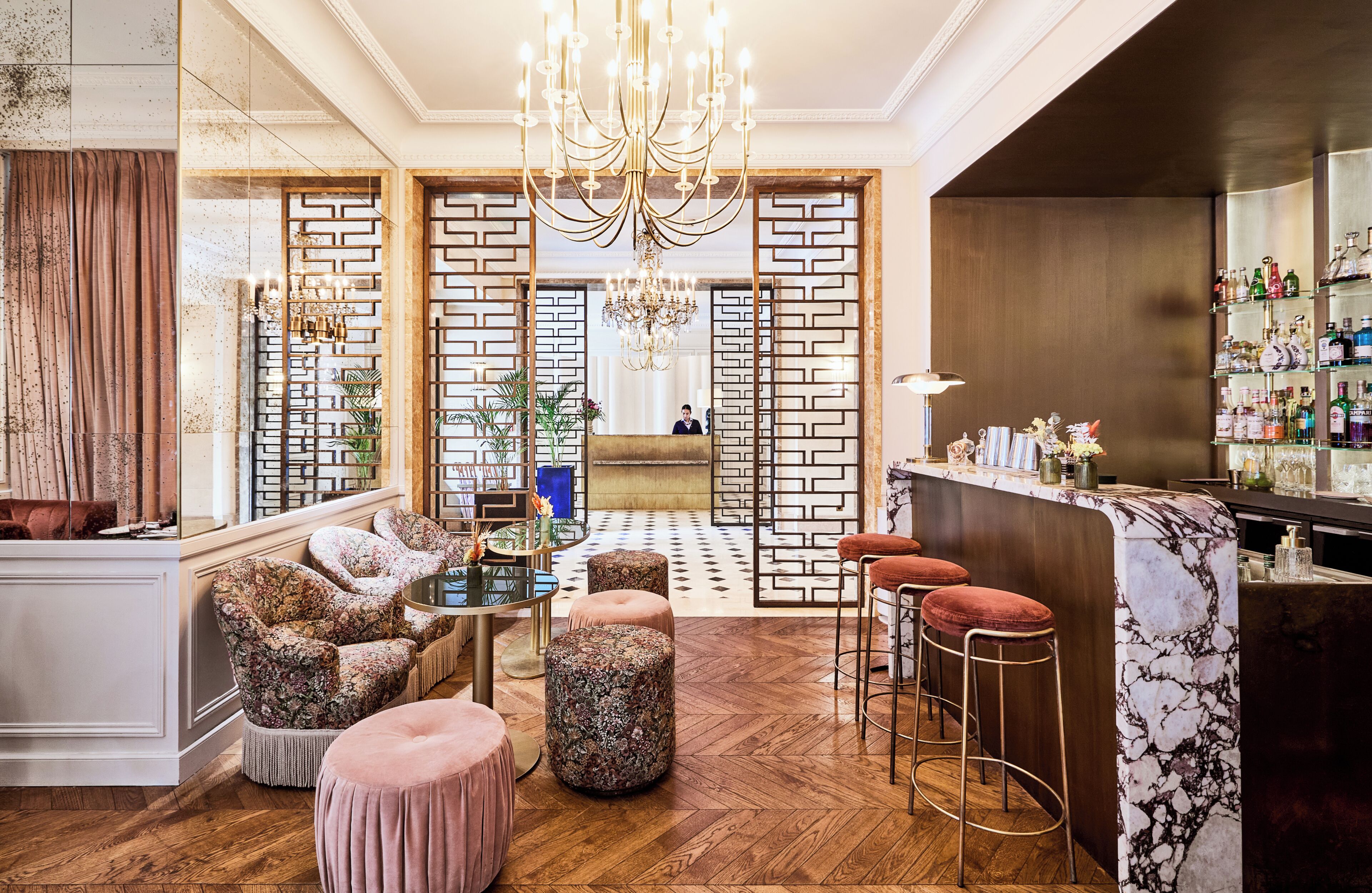 Breakfast, lunch, dinner served; French cuisine 