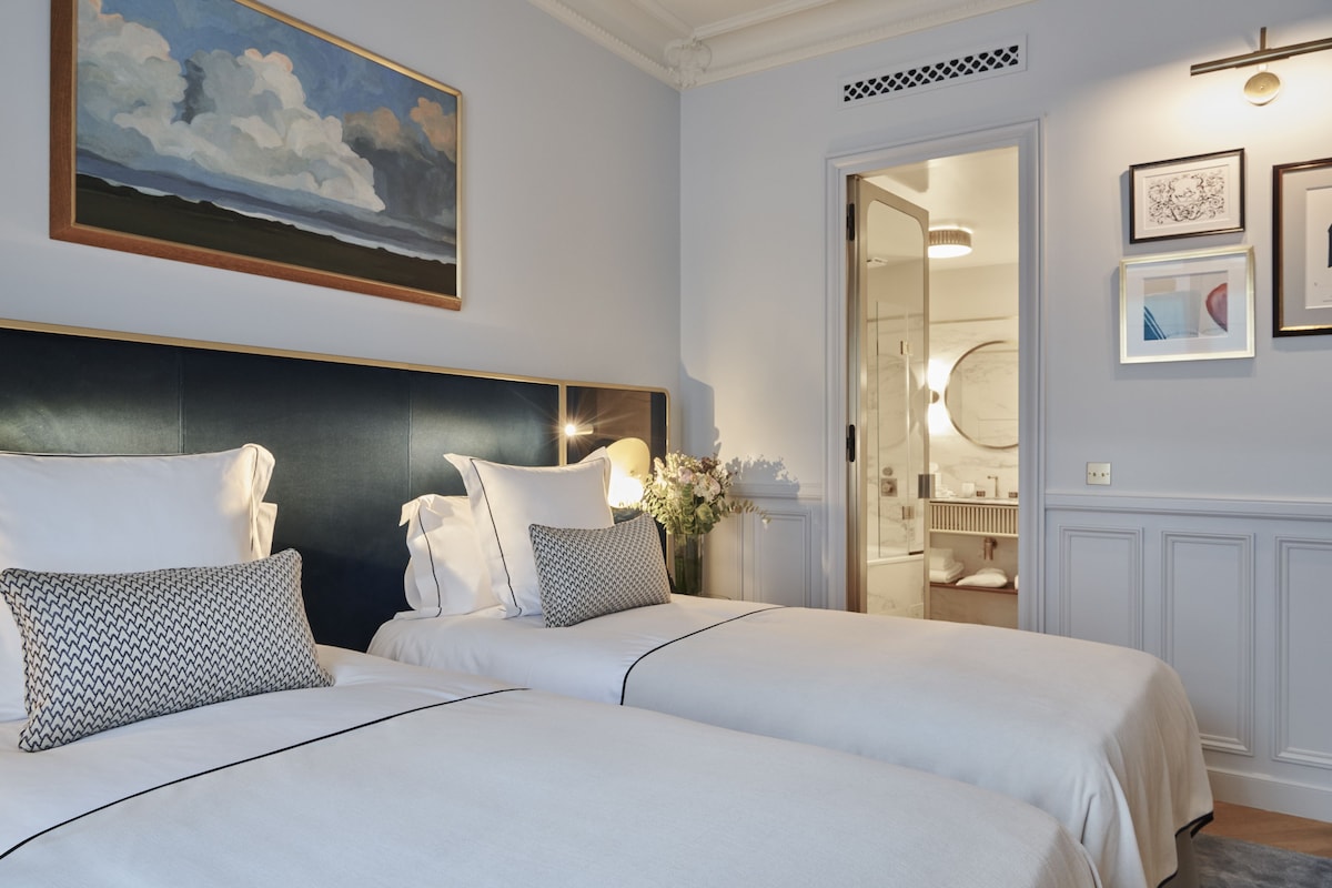 Egyptian cotton sheets, premium bedding, minibar, in-room safe