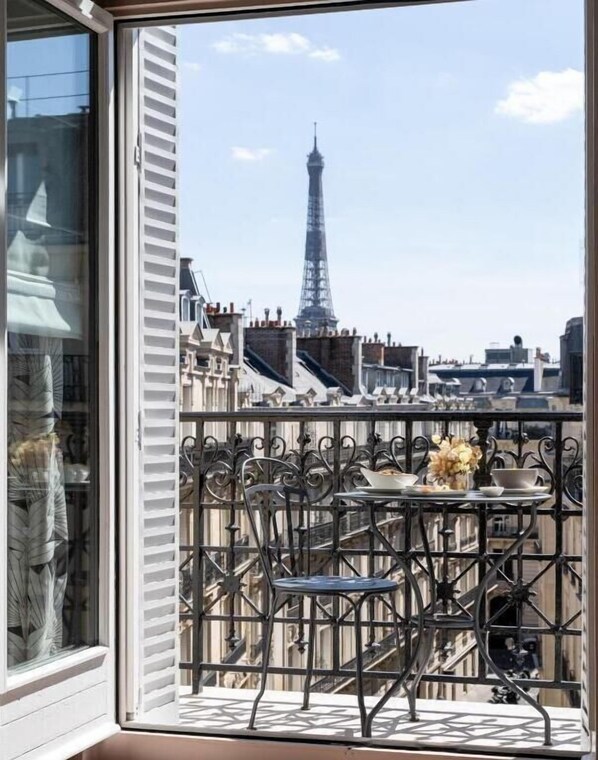 View from room - Grand Powers (Paris)