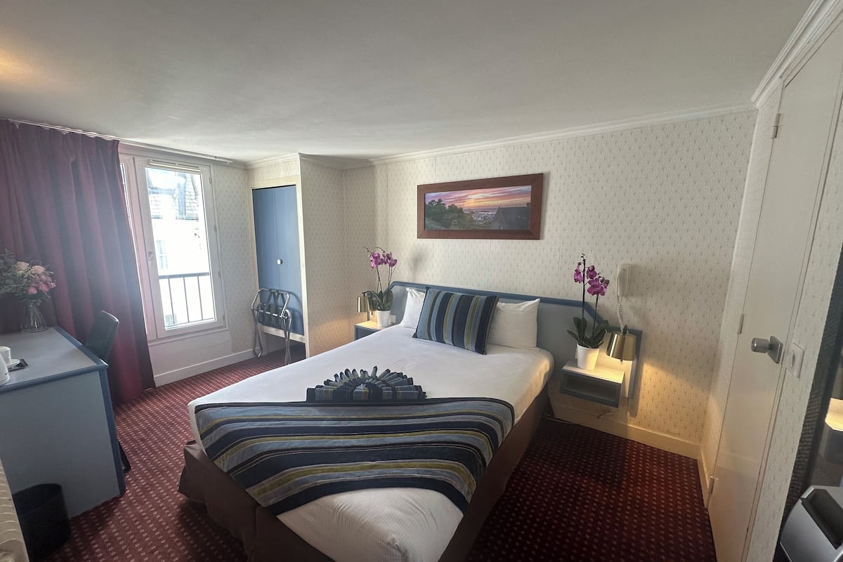 Minibar, in-room safe, desk, soundproofing