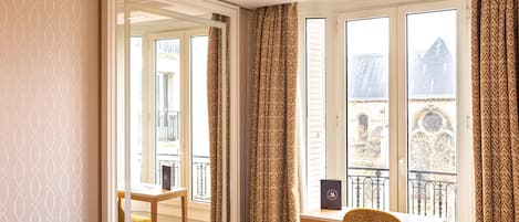 Chambre supérieure, vue sur la ville | 1 chambre, literie de qualité, minibar