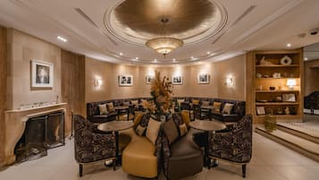 Daily continental breakfast (EUR 25 per person)