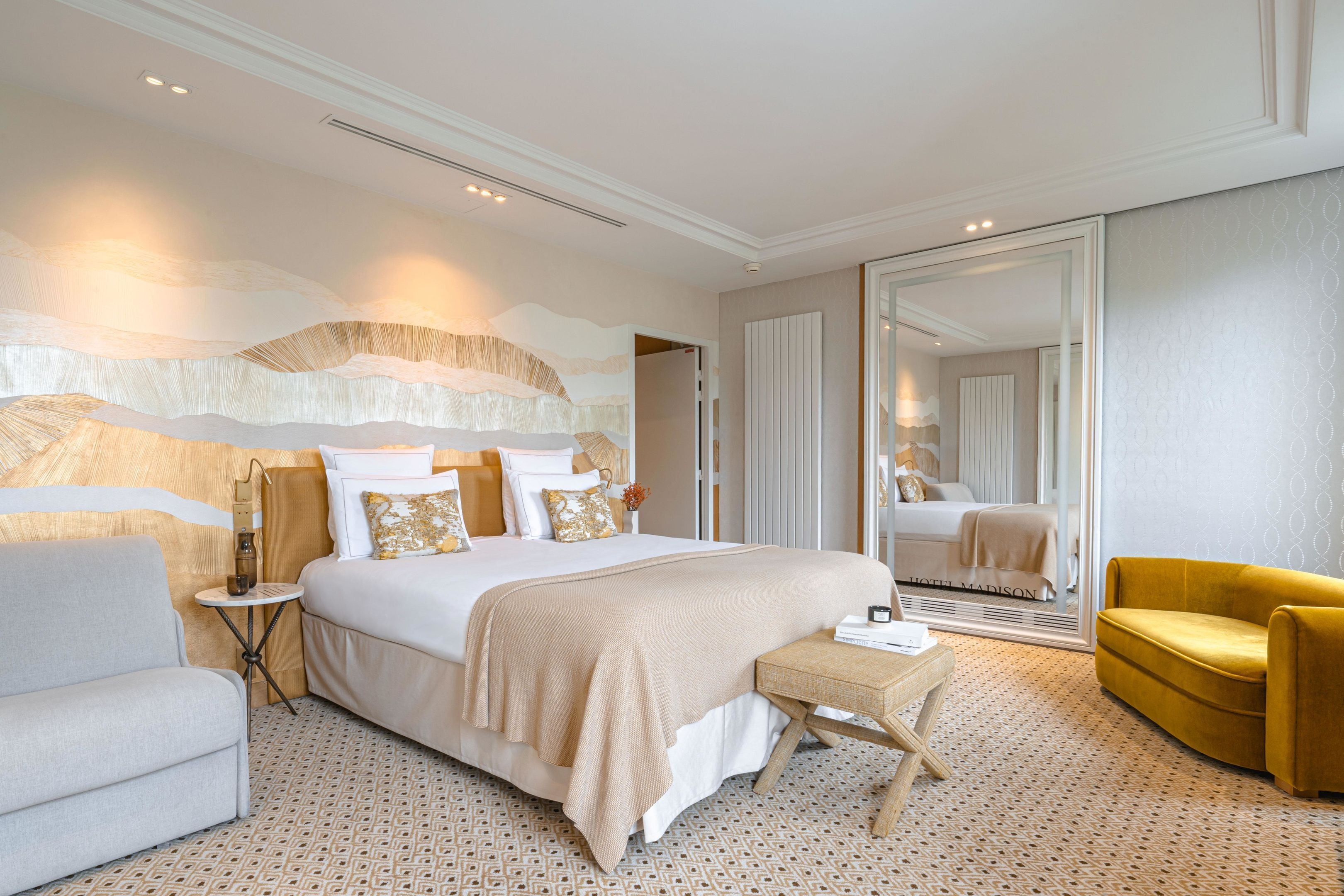 Deluxe-Zimmer, Stadtblick | Hochwertige Bettwaren, Minibar, Zimmersafe, individuell dekoriert