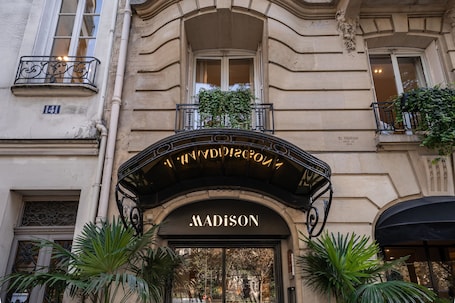 Exterior detail. Hôtel Madison