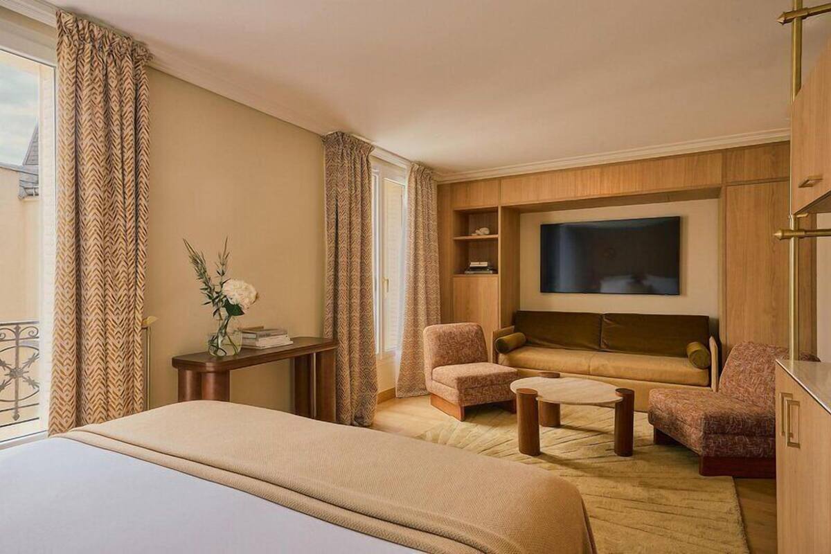 Deluxe Room | Premium bedding, minibar, in-room safe, laptop workspace