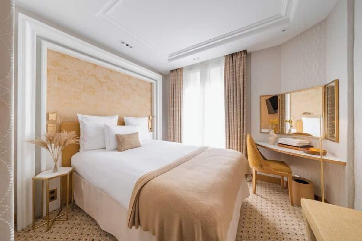 1 bedroom, premium bedding, minibar, in-room safe