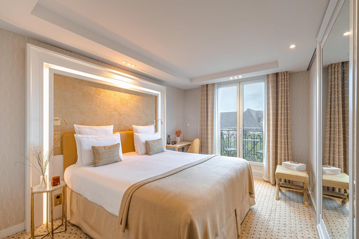 Superior Room, City View | 1 bedroom, premium bedding, minibar, in-room safe