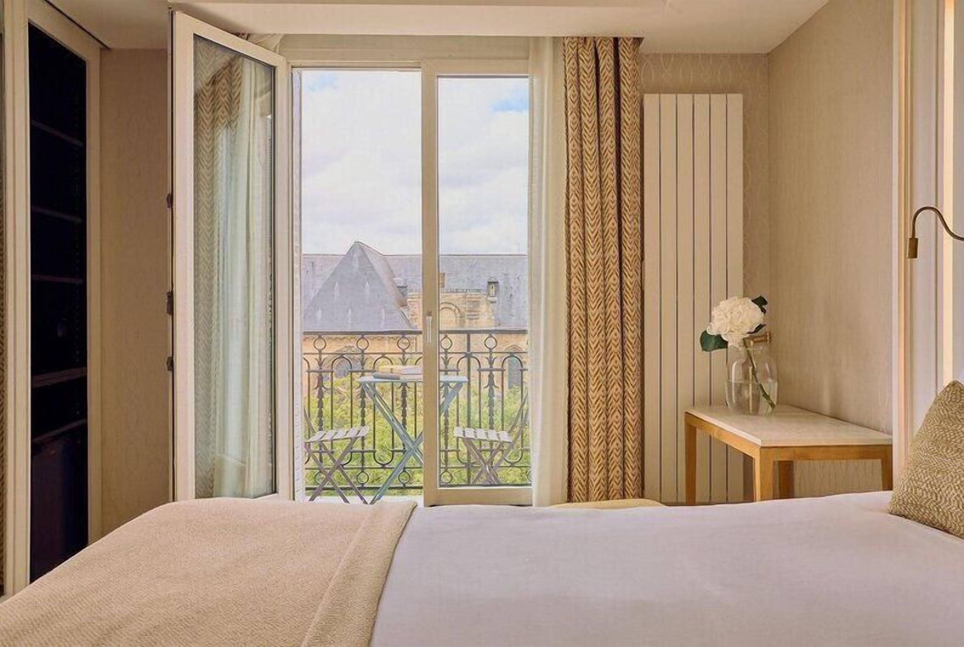 Privilège Vue | Hochwertige Bettwaren, Minibar, Zimmersafe