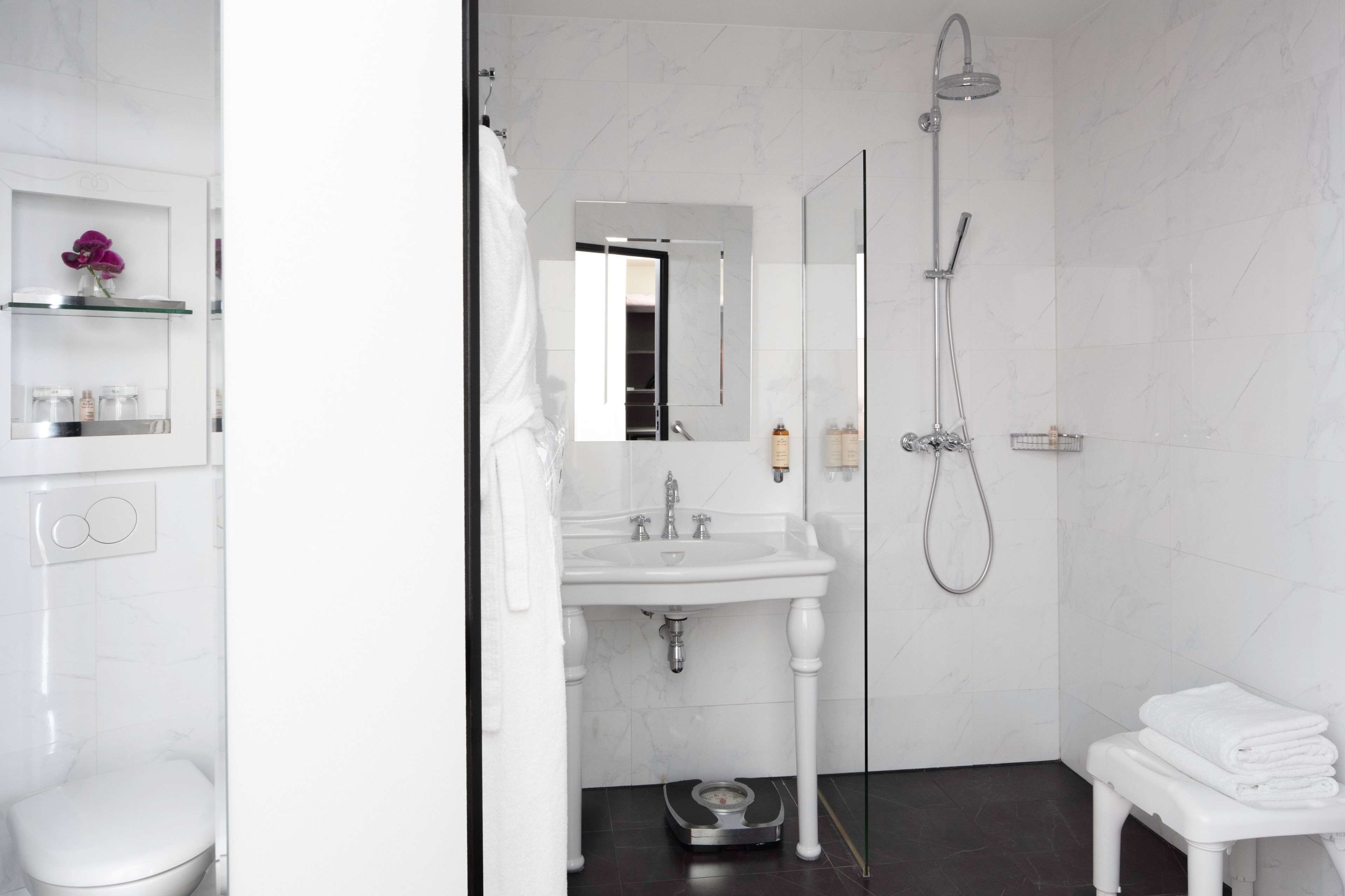 superior twin room - complimentary soft minibar, courtesy tray, chromecast - snacks, digital press | bathroom | free toiletries, hair dryer, bathrobes, slippers