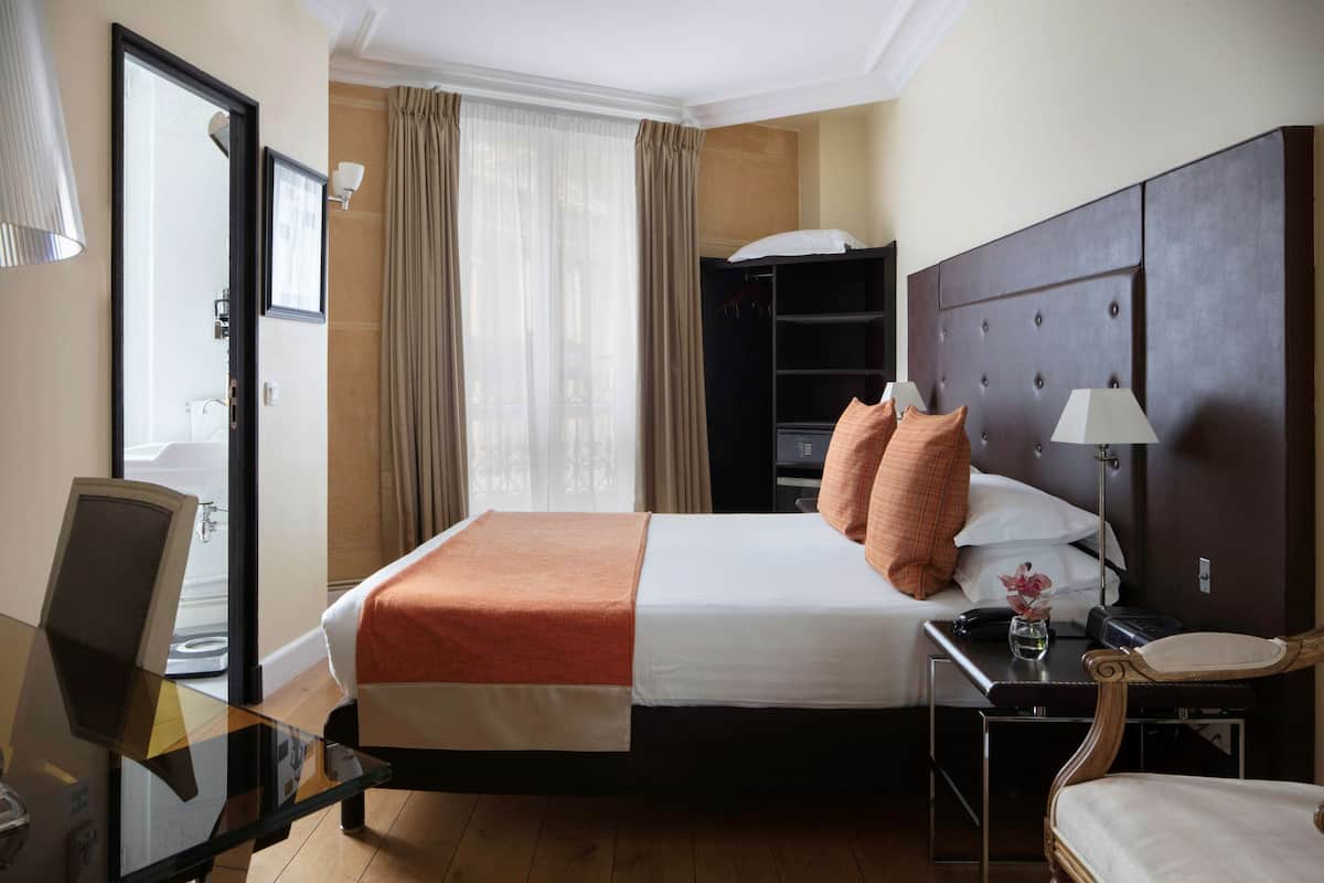 Chambre Double Standard - Minibar soft offert, plateau de courtoisie, Chromecast - Presse digitale