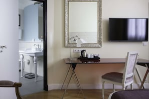 Chambre Standard lits jumeaux - Minibar soft offert, plateau de courtoisie, Chromecast - Presse | 1 chambre, articles gratuits dans le mini-bar