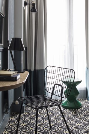 Yhden hengen standard-huone | Ylelliset vuodevaatteet, minibaari, tallelokero huoneessa, työpöytä