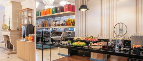 Petit déjeuner buffet (17 EUR par personne)