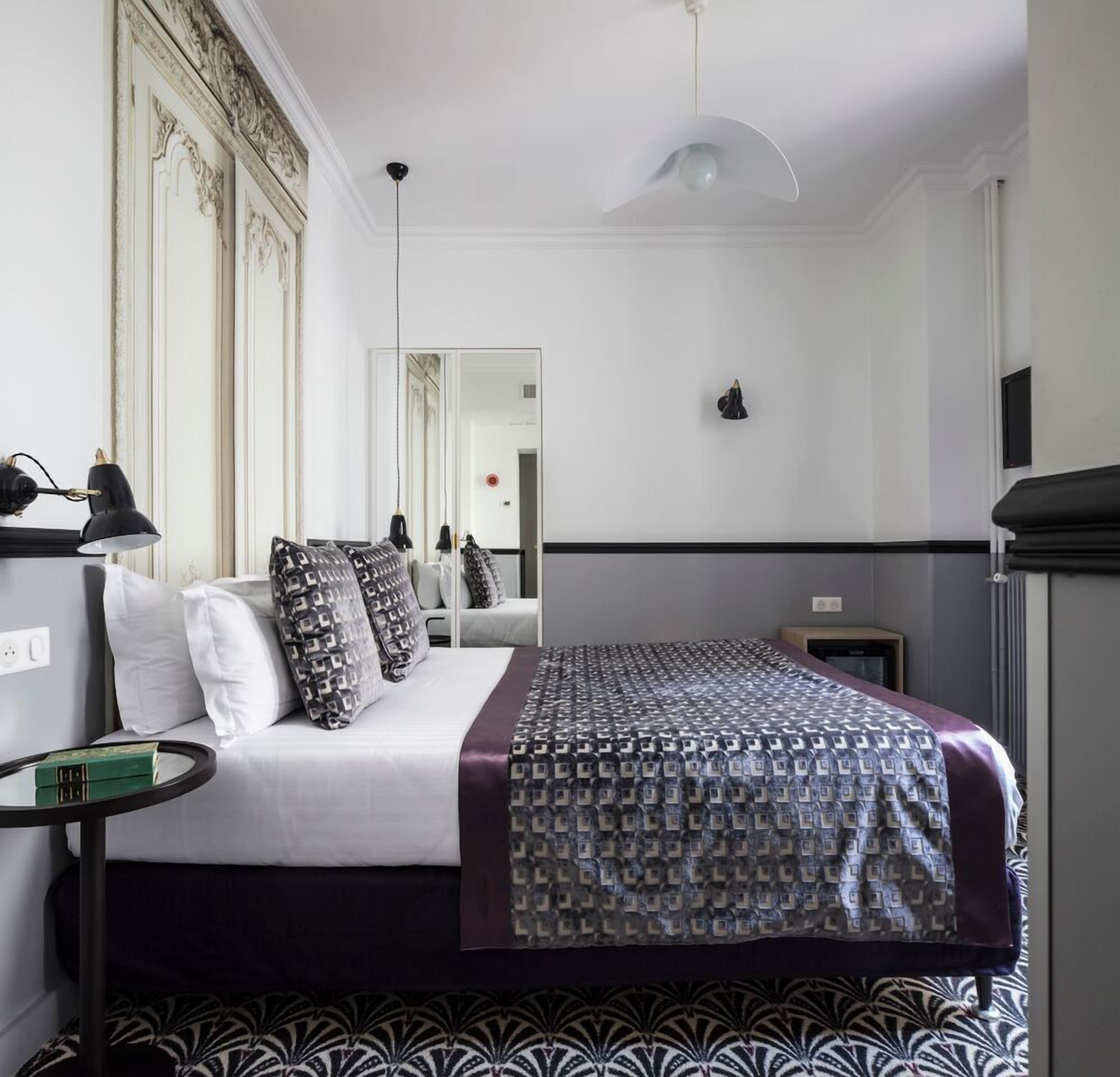 Sengetøy av topp kvalitet, minibar, safe på rommet og skrivebord