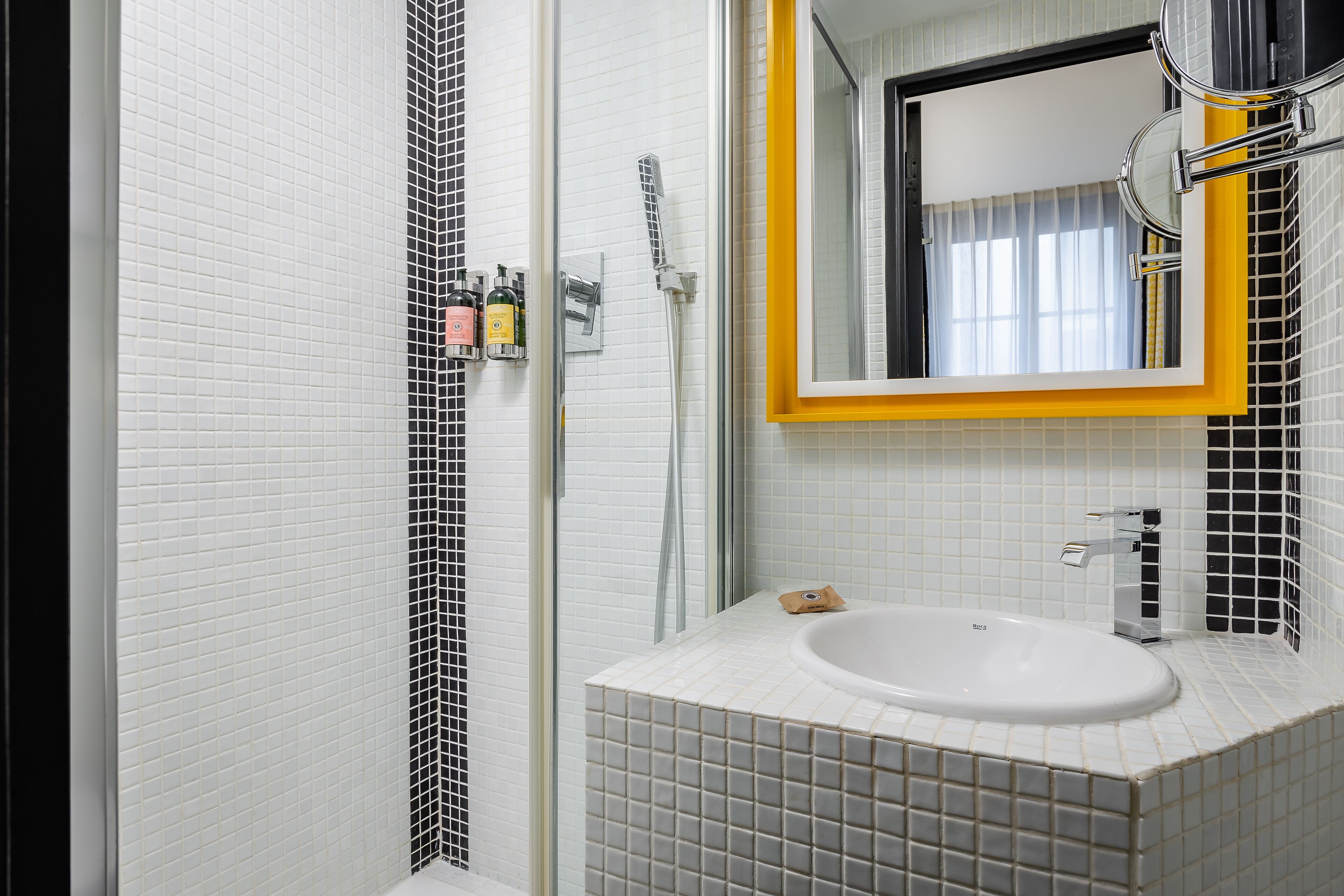standard single room | bathroom | free toiletries, hair dryer