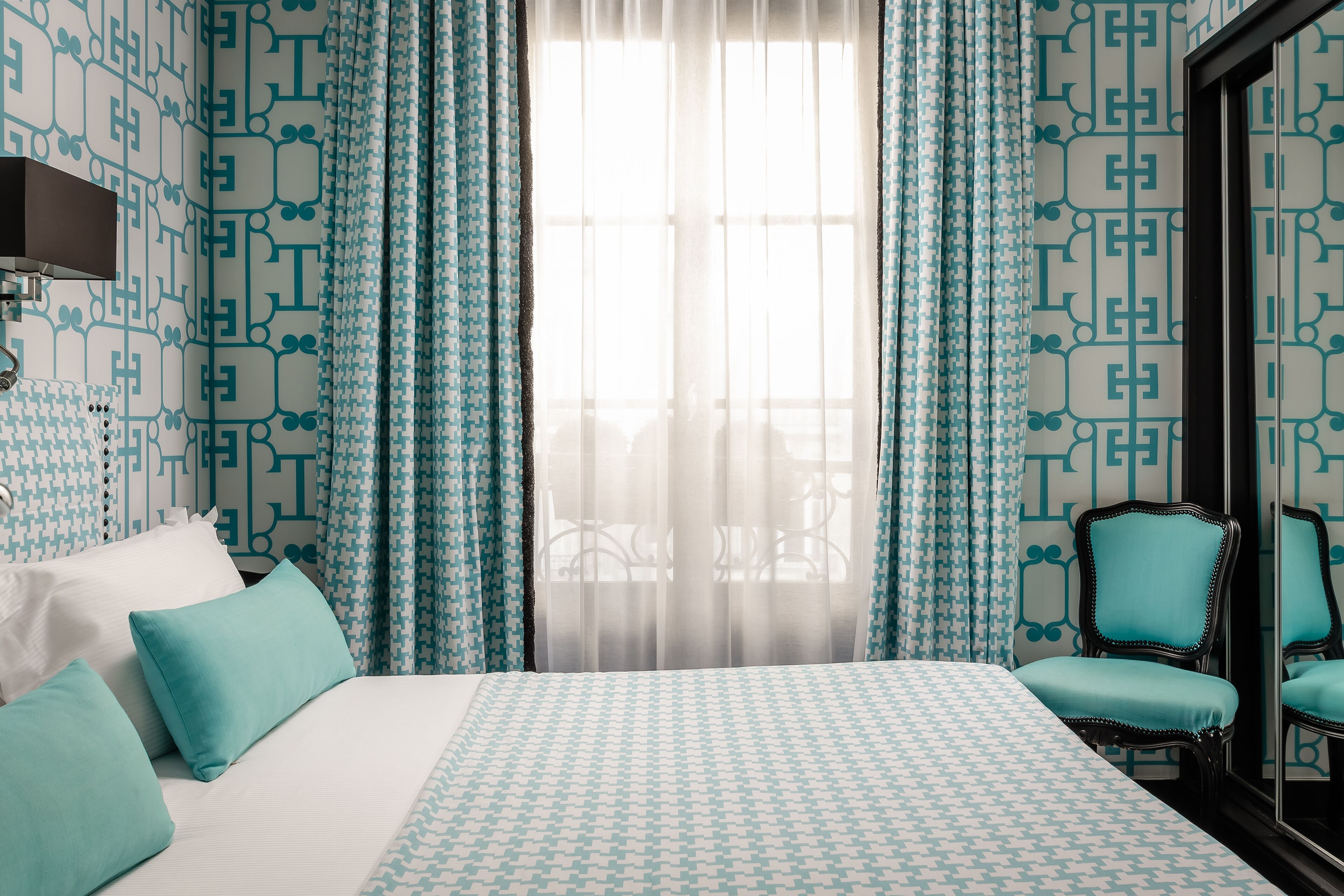 standard double room | minibar, in-room safe, desk, soundproofing