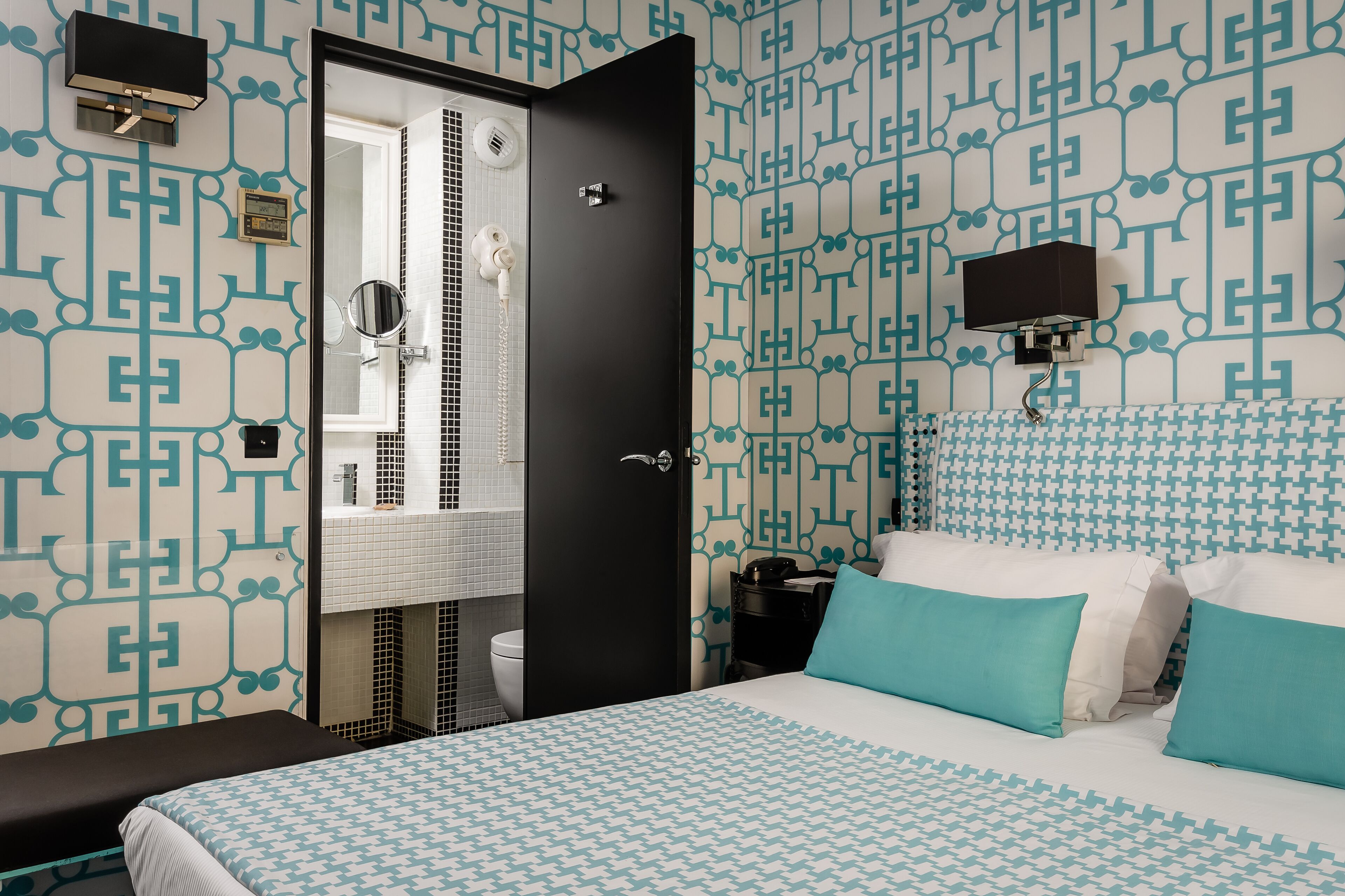 standard double room | minibar, in-room safe, desk, soundproofing