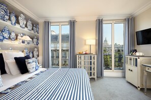 Chambre Deluxe, balcon | Restauration dans la chambre